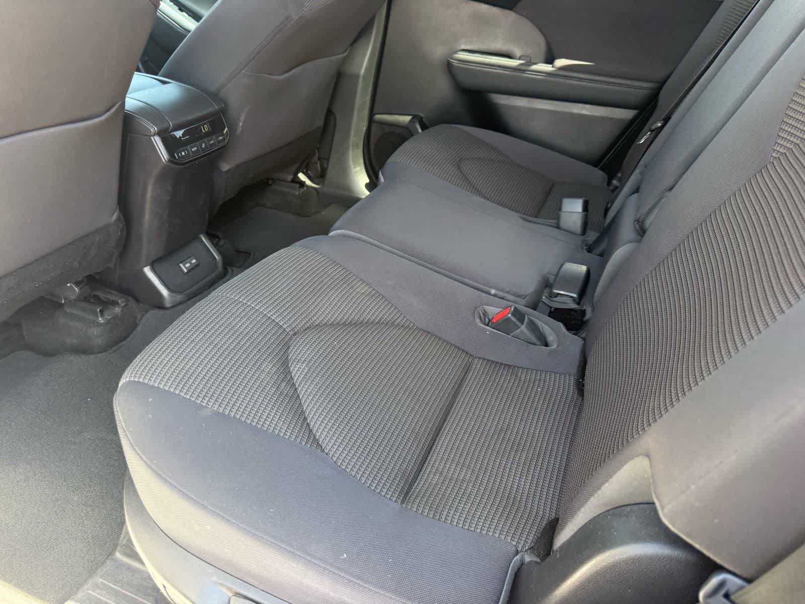 Used 2023 Toyota Highlander LE AWD/4WD image 11