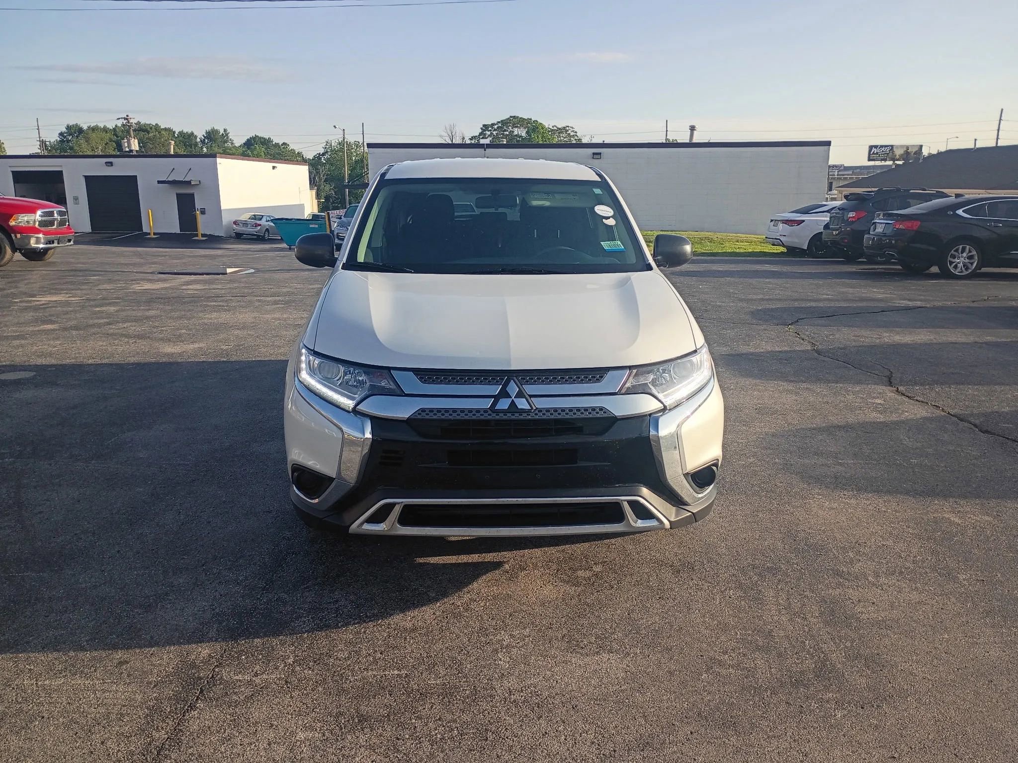 Used 2020 Mitsubishi Outlander ES FWD image 2