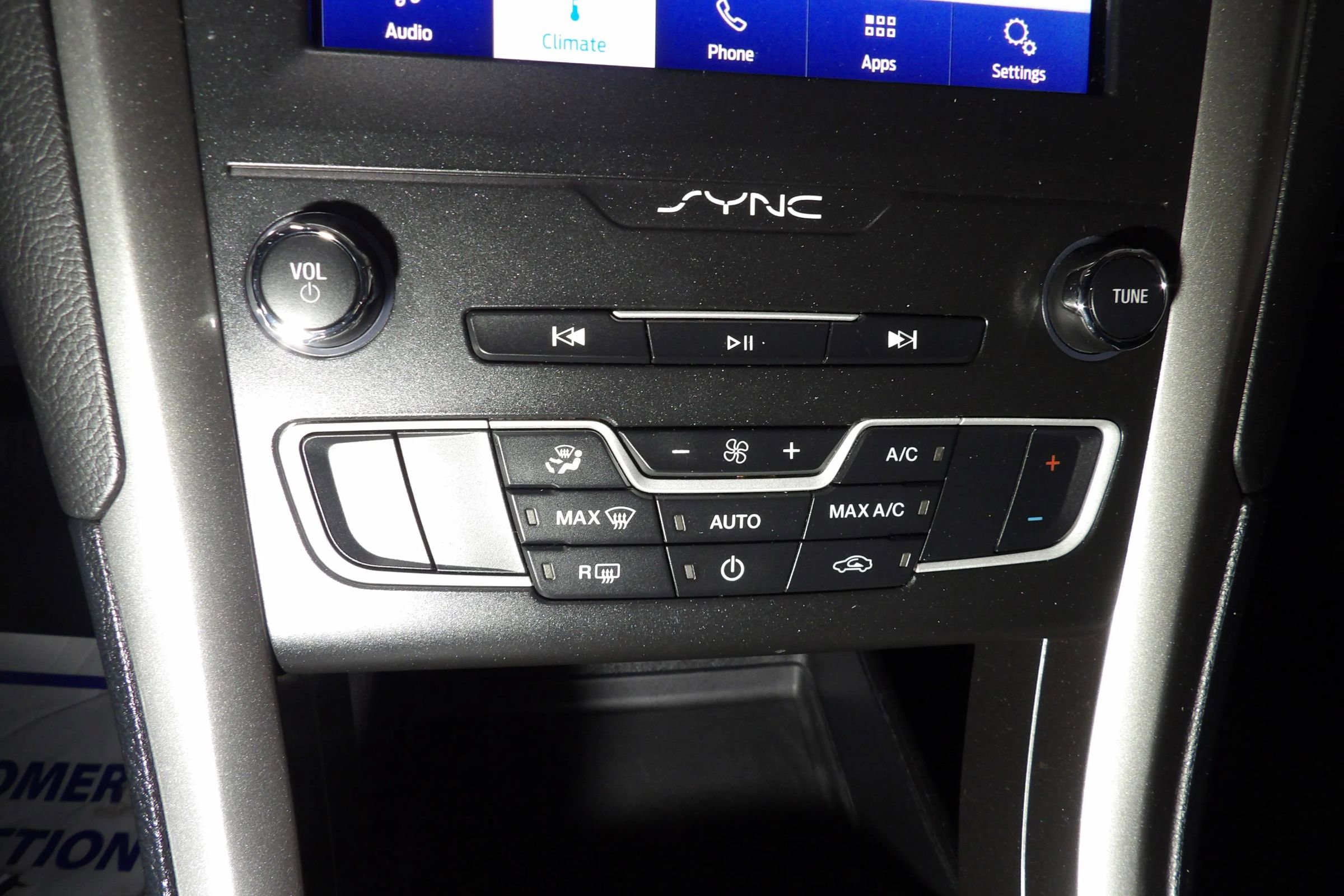 Used 2020 Ford Fusion SE image 14