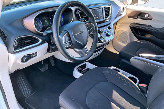 Used 2024 Chrysler Voyager LX image 18
