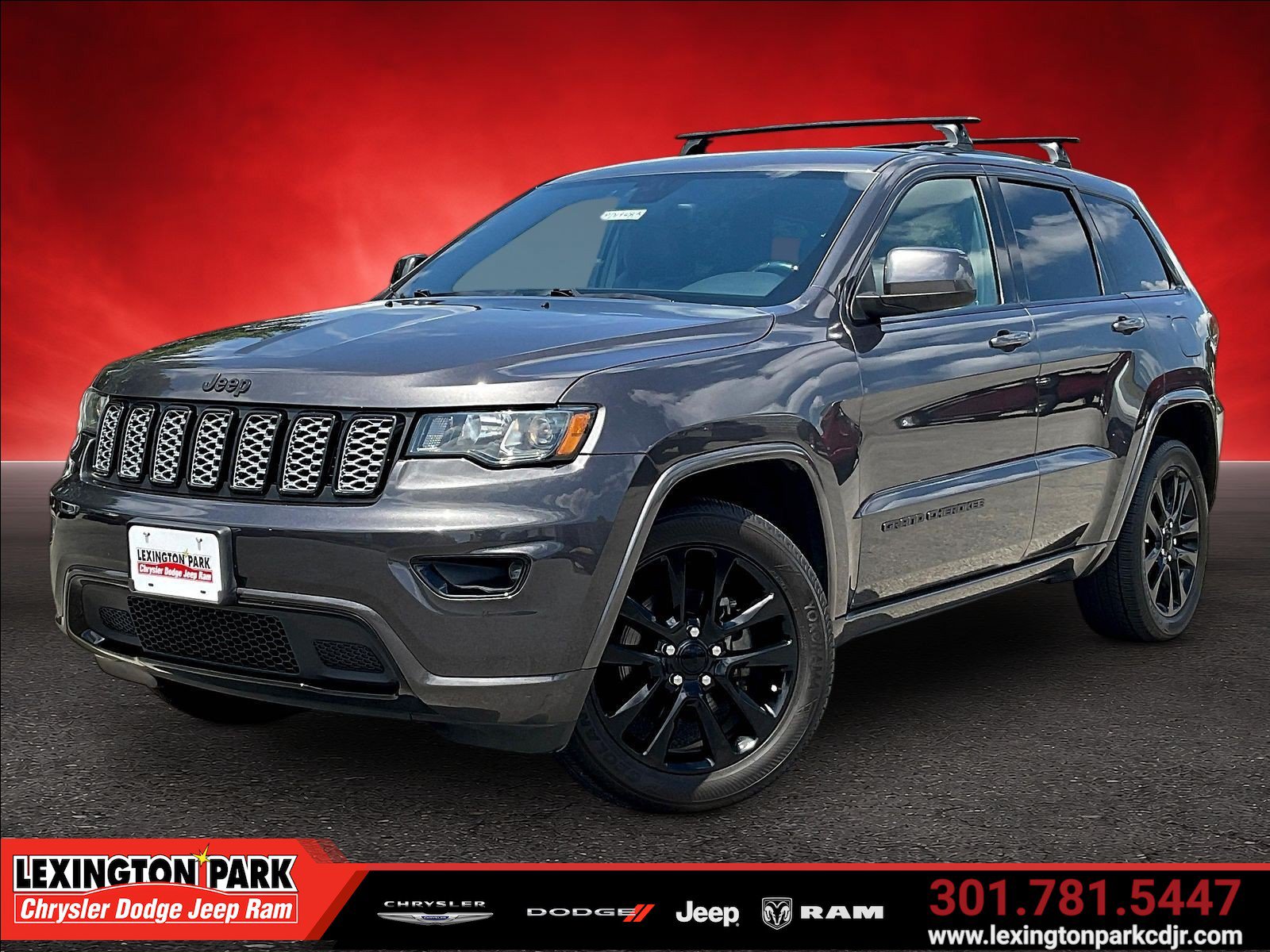 Used 2018 Jeep Grand Cherokee Altitude AWD/4WD image 3
