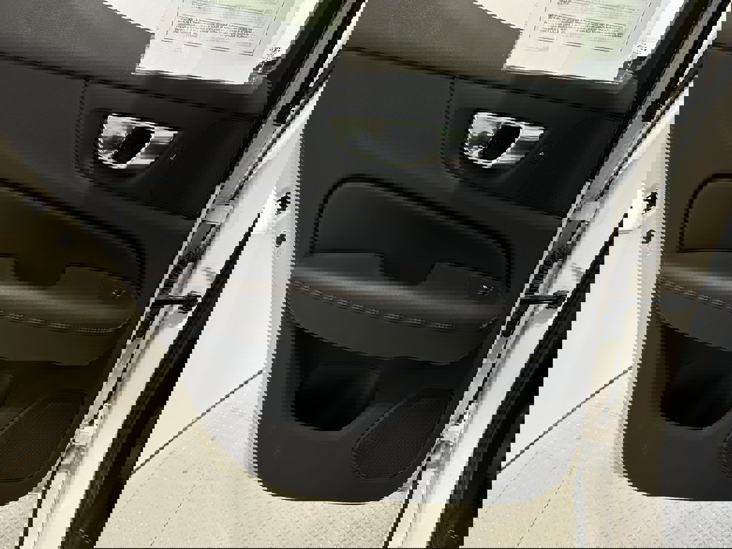 Used 2024 Volvo S60 B5 Plus image 23