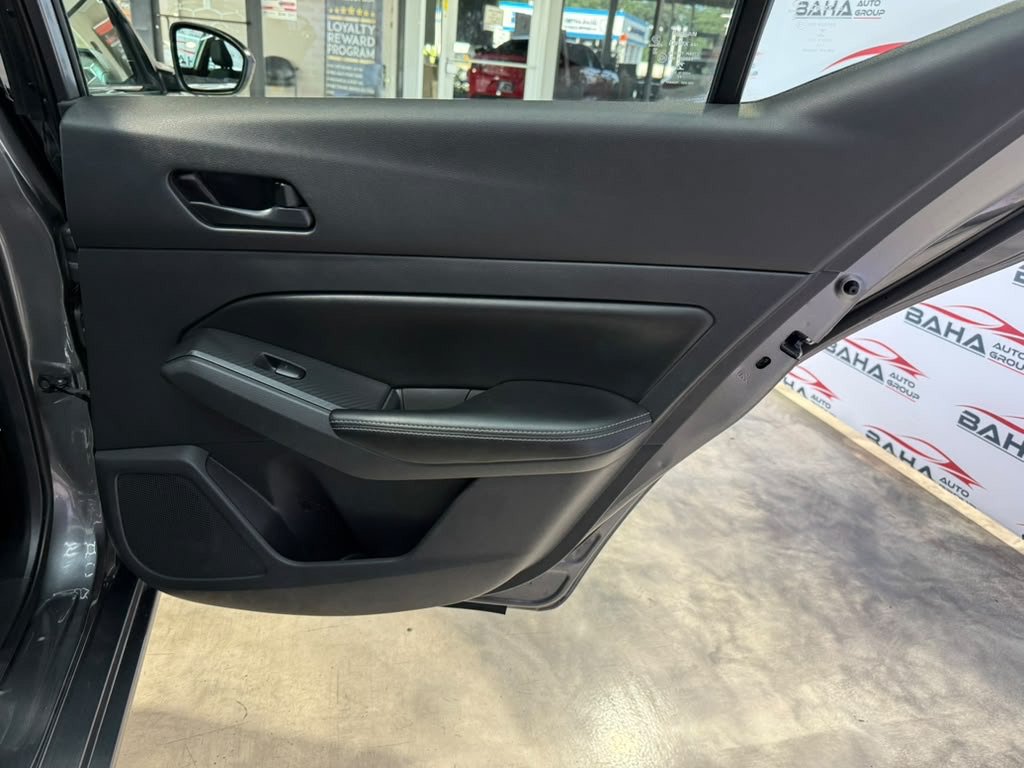 Used 2025 Nissan Altima 2.5 SV FWD image 35