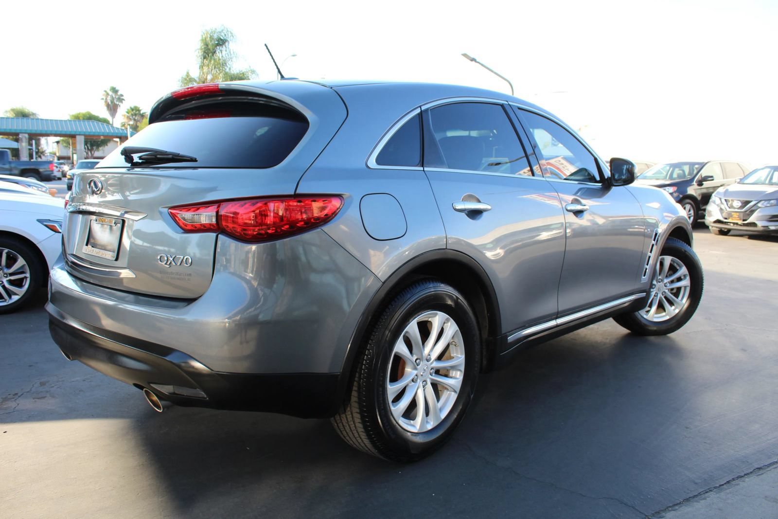 Used 2017 INFINITI QX70 2WD image 5