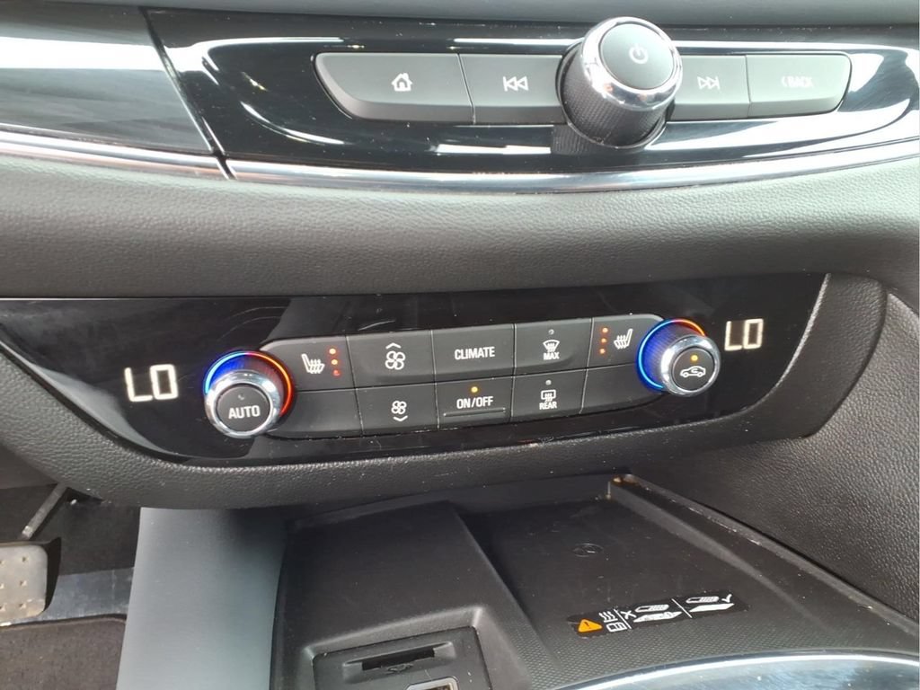Certified 2024 Buick Enclave Essence FWD image 11