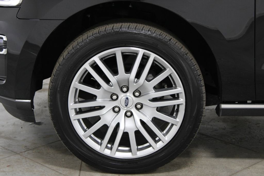Used 2024 Ford Expedition Limited image 19