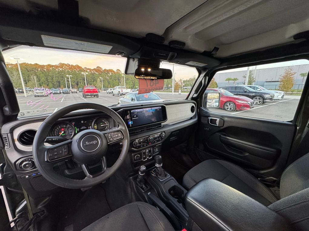 Used 2024 Jeep Wrangler Unlimited image 6