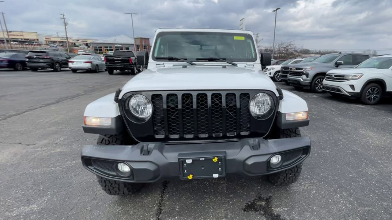 Used 2022 Jeep Gladiator Willys AWD/4WD image 6