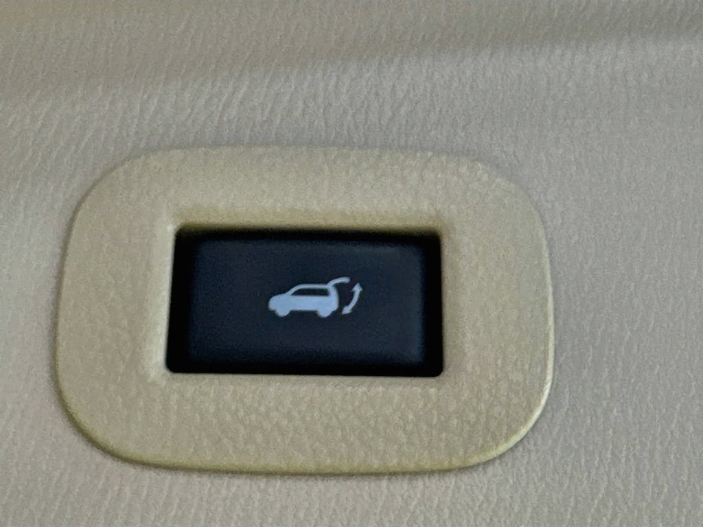 Used 2017 INFINITI QX80 2WD w/ Deluxe Technology Package image 36