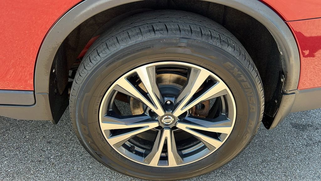 Used 2020 Nissan Rogue SV image 34