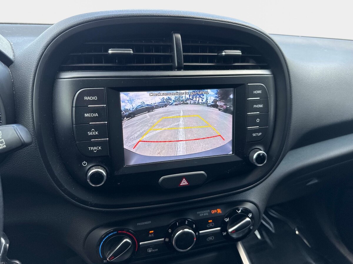 Used 2020 Kia Soul LX FWD image 24