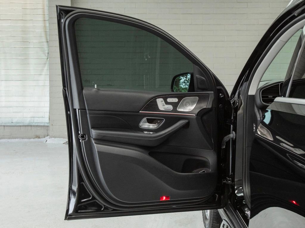 Used 2023 Mercedes-Benz GLS 450 4MATIC image 26