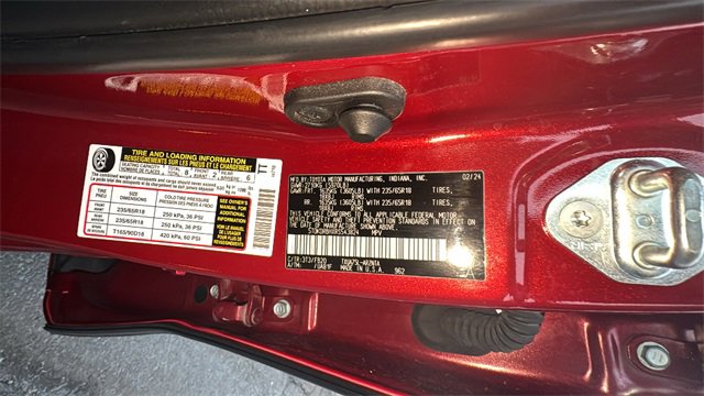 Used 2024 Toyota Highlander LE image 39