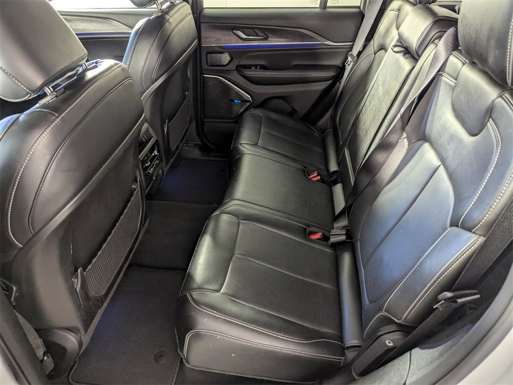 Used 2023 Jeep Grand Cherokee Overland image 16