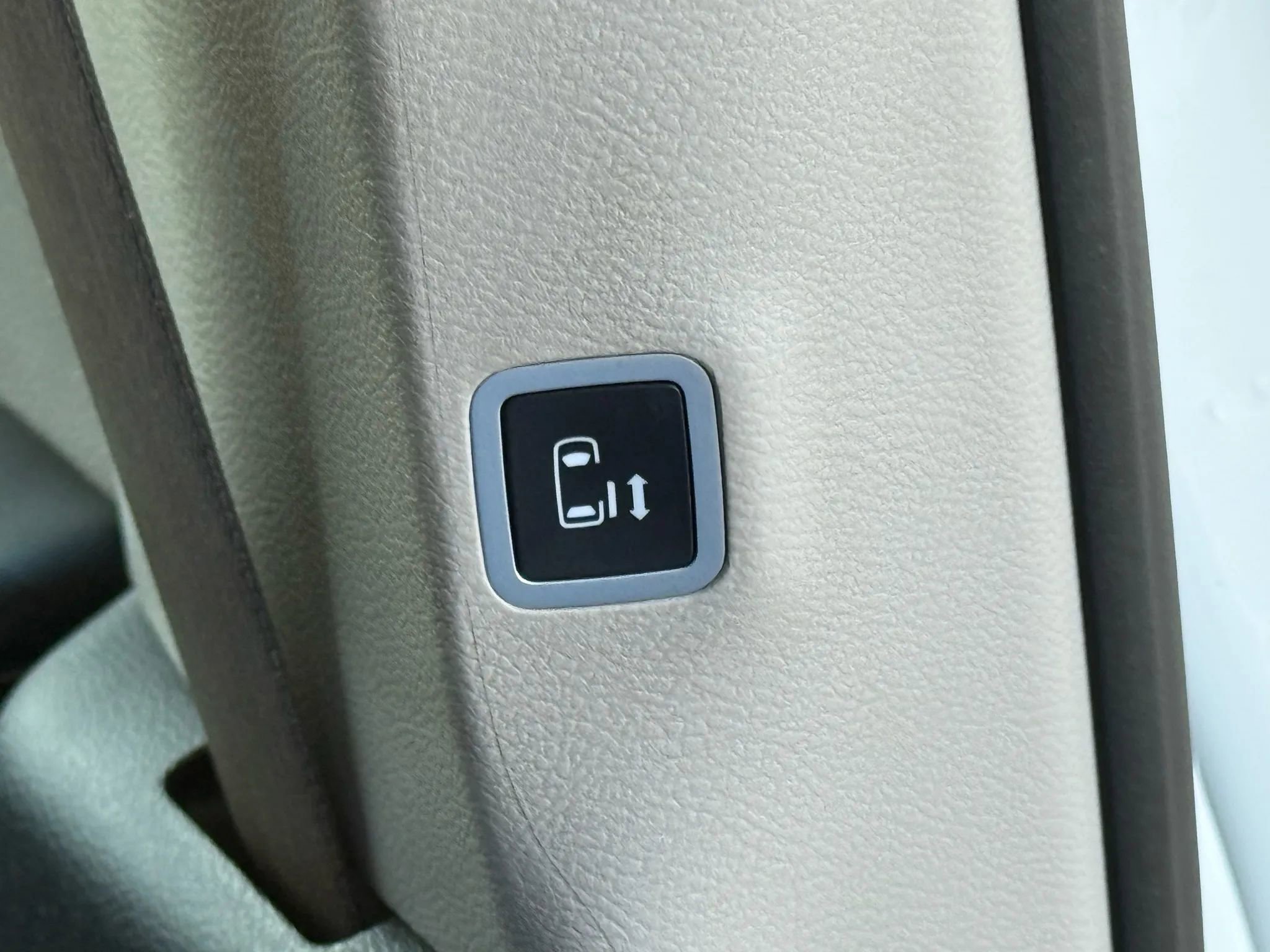 Used 2022 Chrysler Pacifica Touring-L image 29