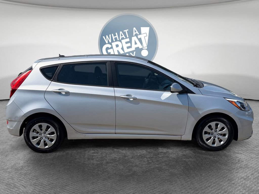 Used 2017 Hyundai Accent SE FWD image 2