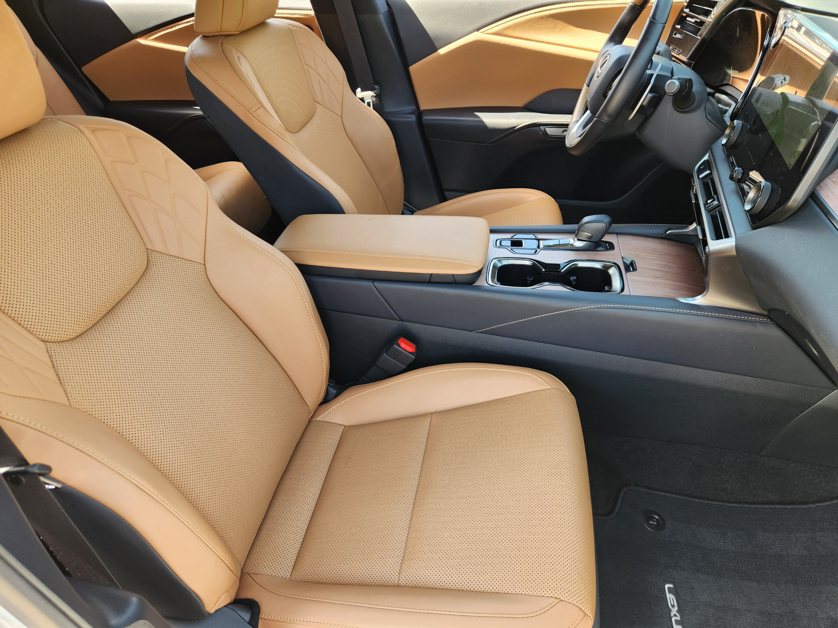 Used 2025 Lexus RX 350 Premium w/ Accessory Package (Z1) FWD image 9