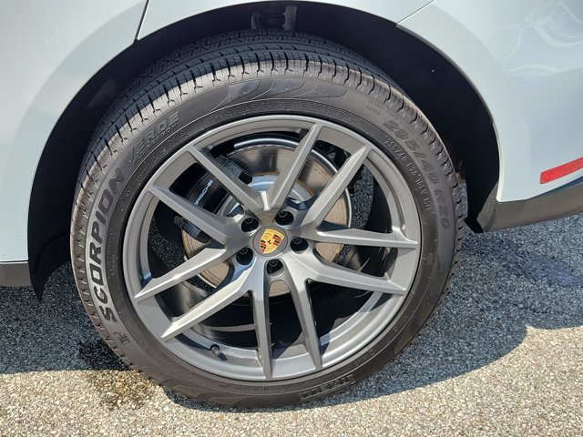 Certified 2026 Porsche Macan Turbo AWD/4WD image 11