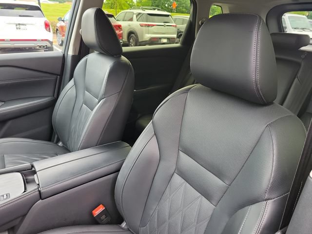 Used 2025 Nissan Rogue Platinum FWD image 18