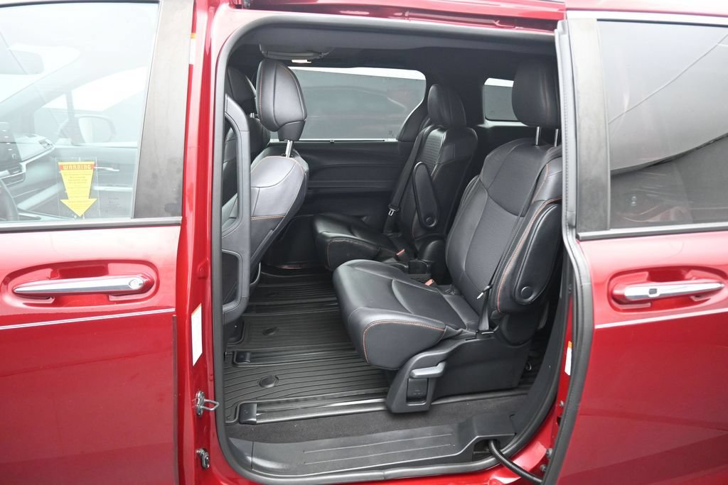 Used 2021 Toyota Sienna XSE FWD image 29