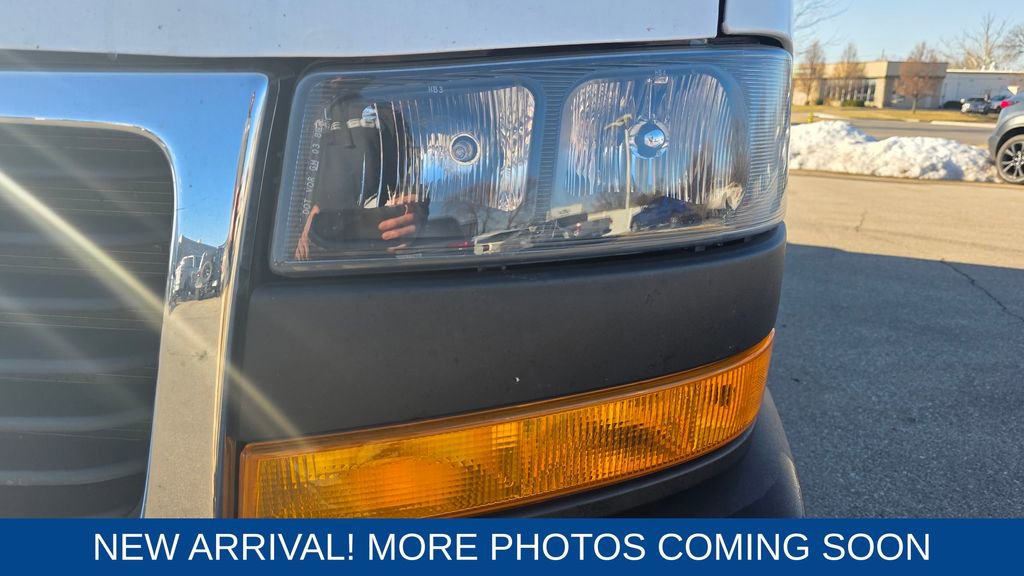 Used 2024 GMC Savana 2500 w/ Driver Convenience Package image 9