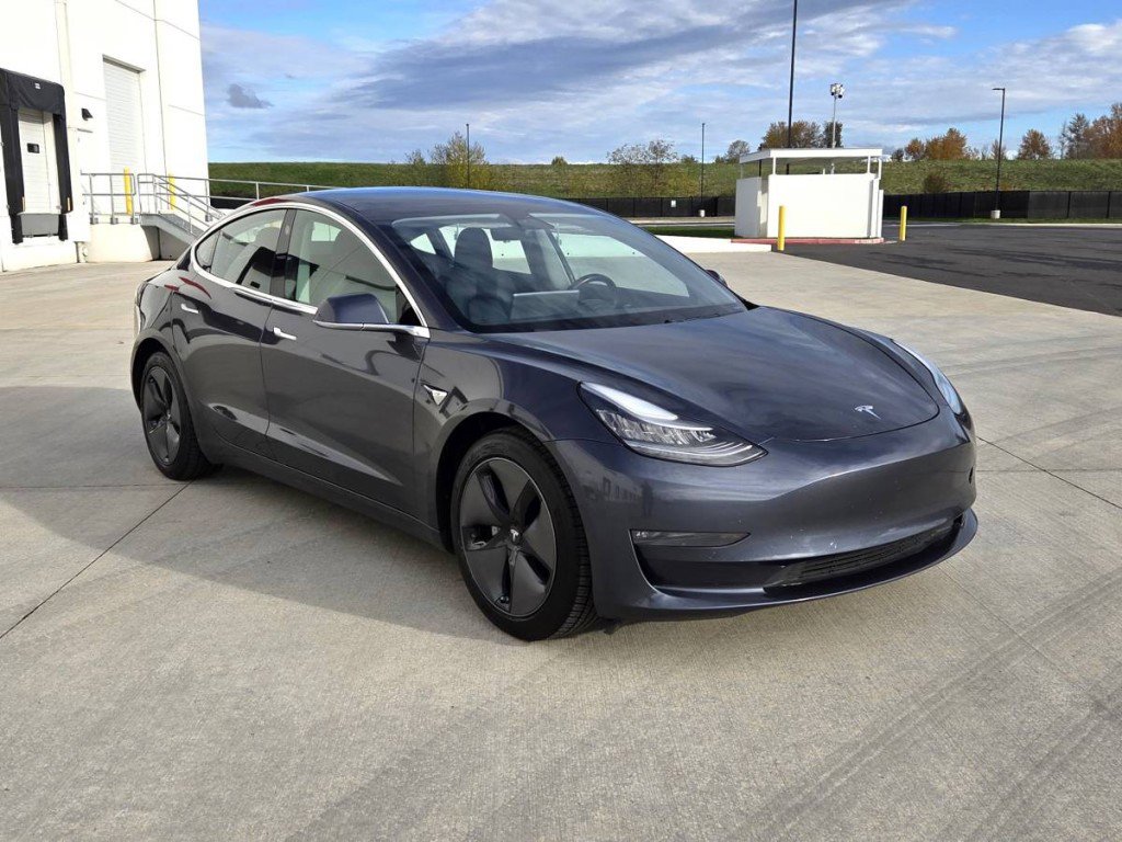 Used 2018 Tesla Model 3 Long Range image 3