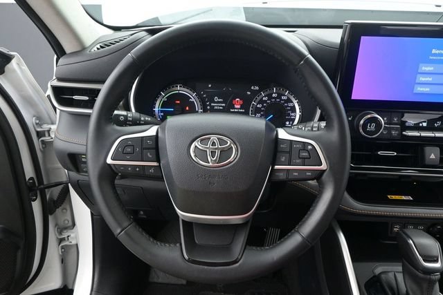 Used 2023 Toyota Highlander Bronze Edition AWD/4WD image 8