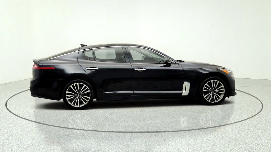 Used 2018 Kia Stinger Premium AWD/4WD image 4