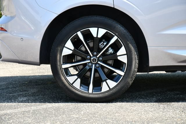 Certified 2026 Volvo XC60 B5 Plus AWD/4WD image 8