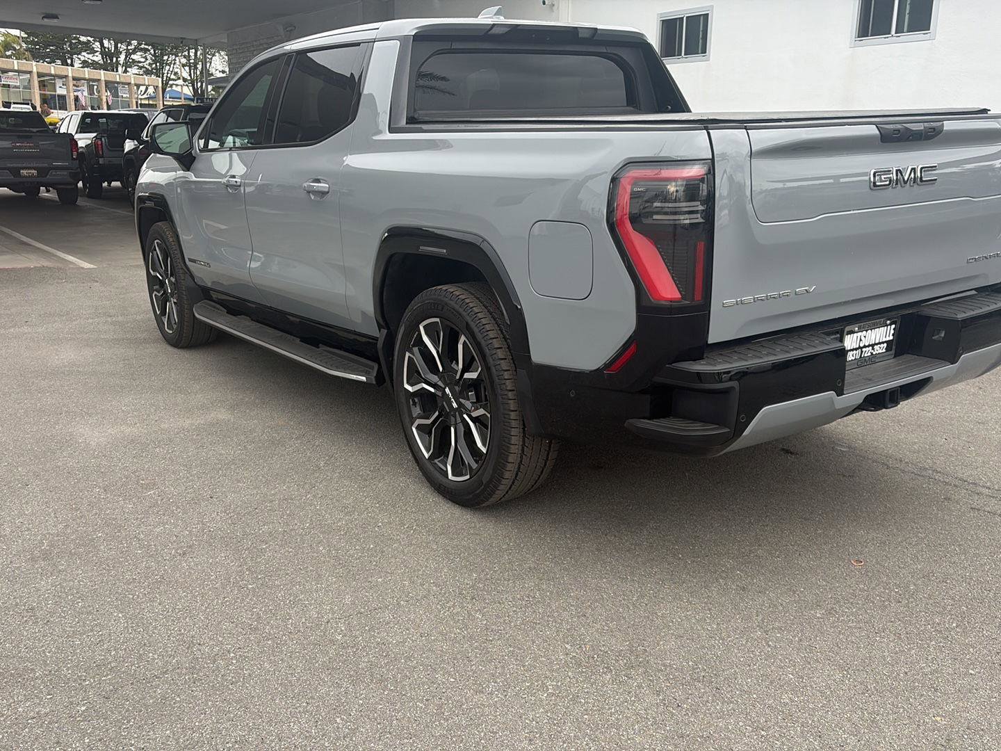 Used 2024 GMC Sierra EV Denali AWD/4WD image 4