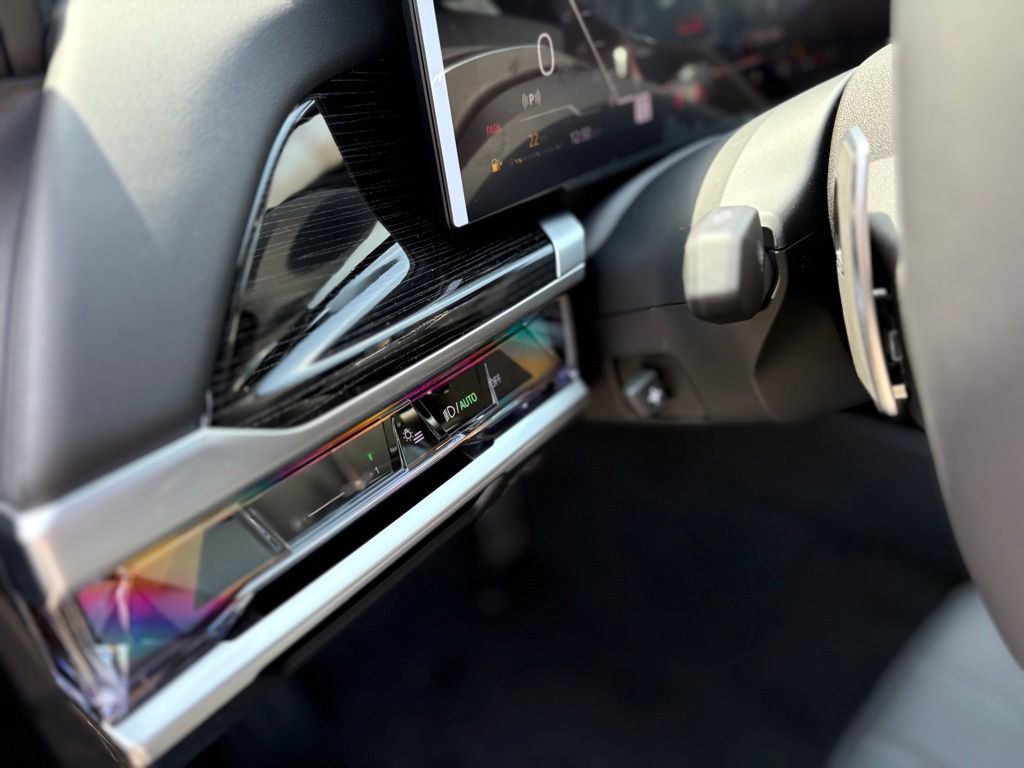 Used 2025 BMW 760i xDrive image 15