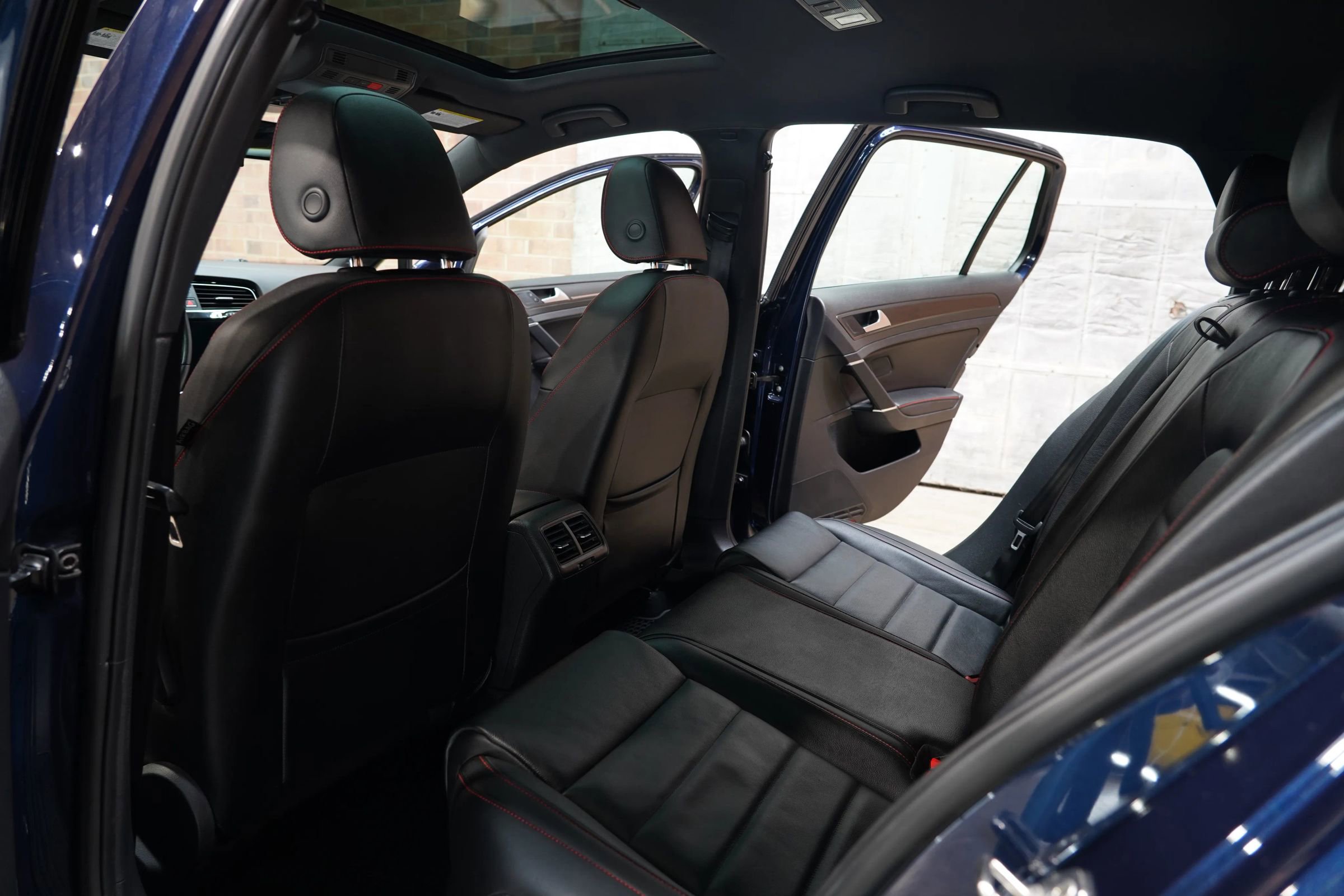 Used 2018 Volkswagen GTI SE w/ SE Leather Package image 43