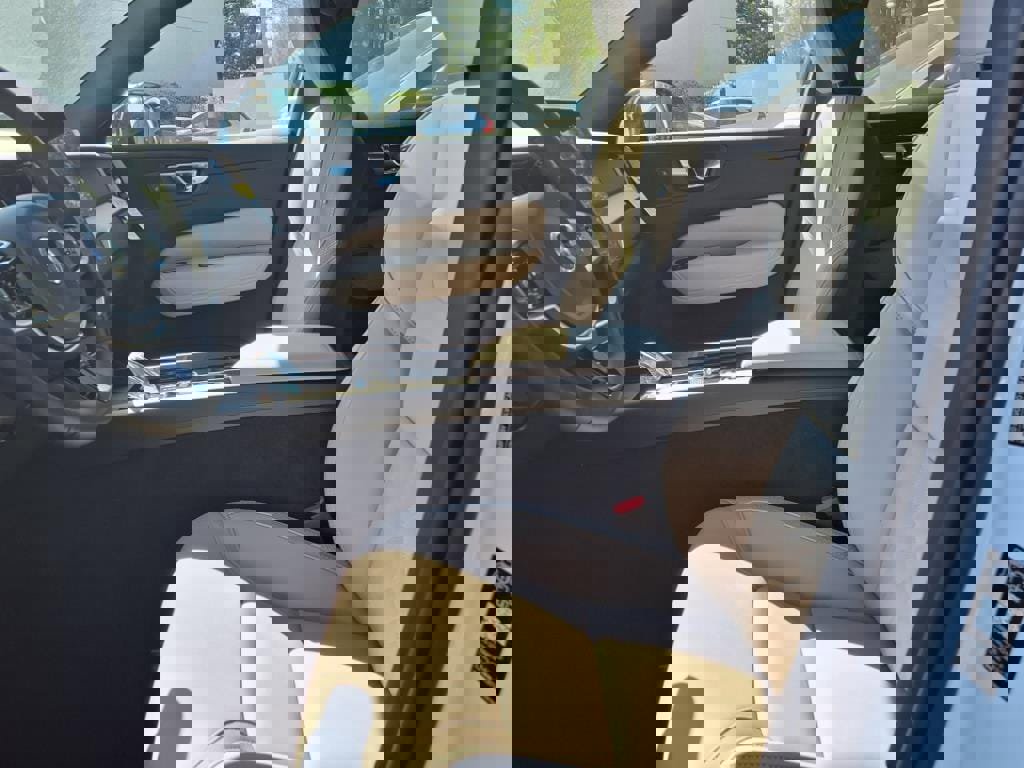 New 2026 Volvo XC60 B5 Plus w/ Protection Package Premier image 14