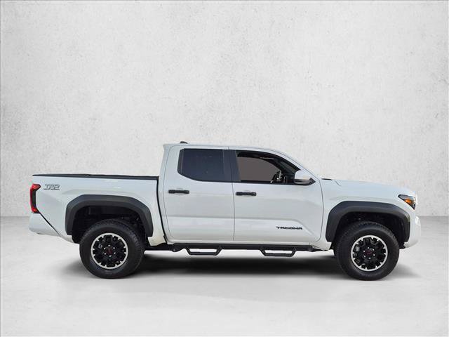 Certified 2025 Toyota Tacoma TRD Off-Road AWD/4WD image 4