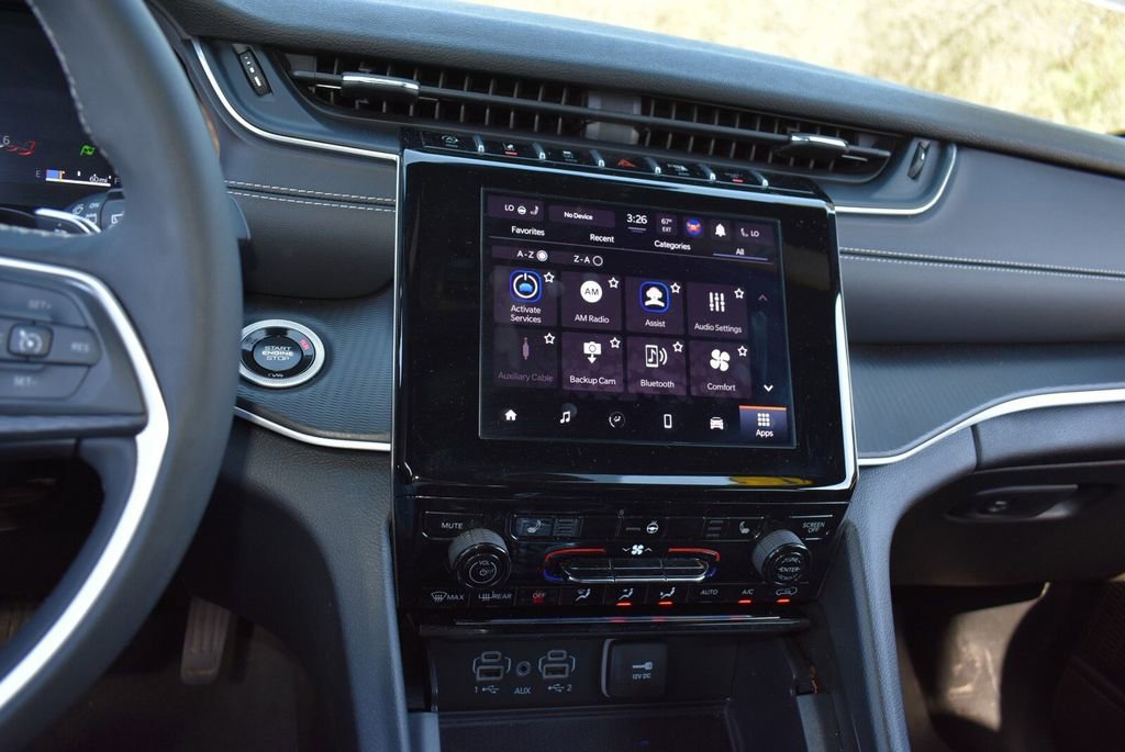 Used 2024 Jeep Grand Cherokee Altitude image 18
