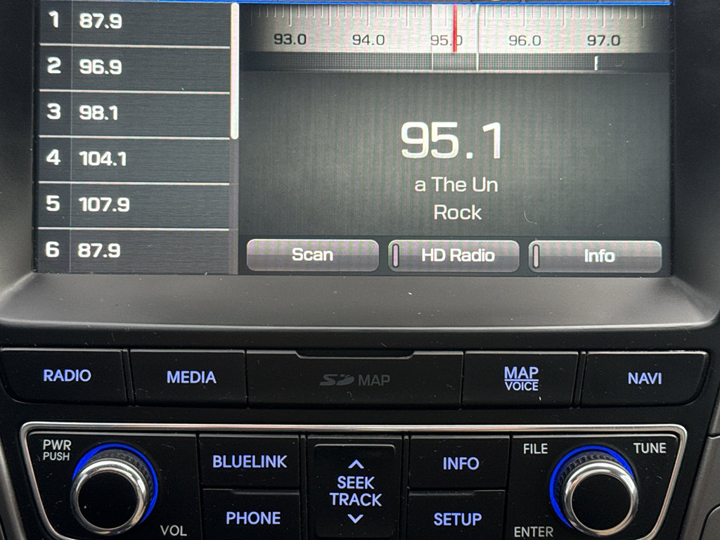 Used 2017 Hyundai Santa Fe Sport image 28