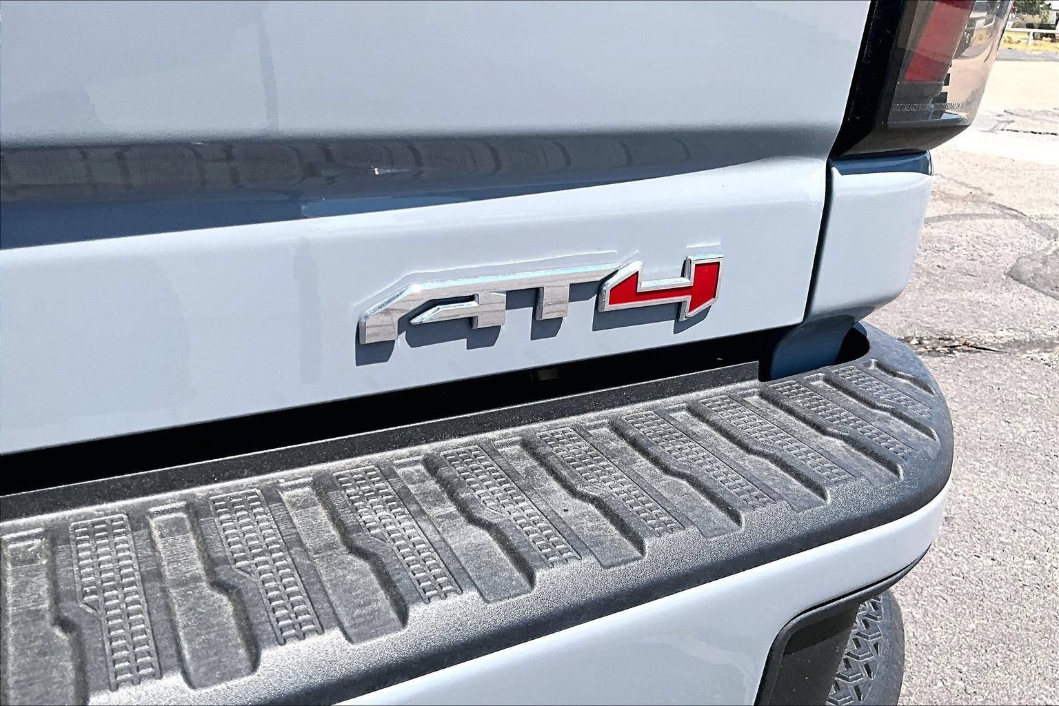 Used 2025 GMC Sierra 2500 AT4 w/ AT4 Premium Plus Package AWD/4WD image 34