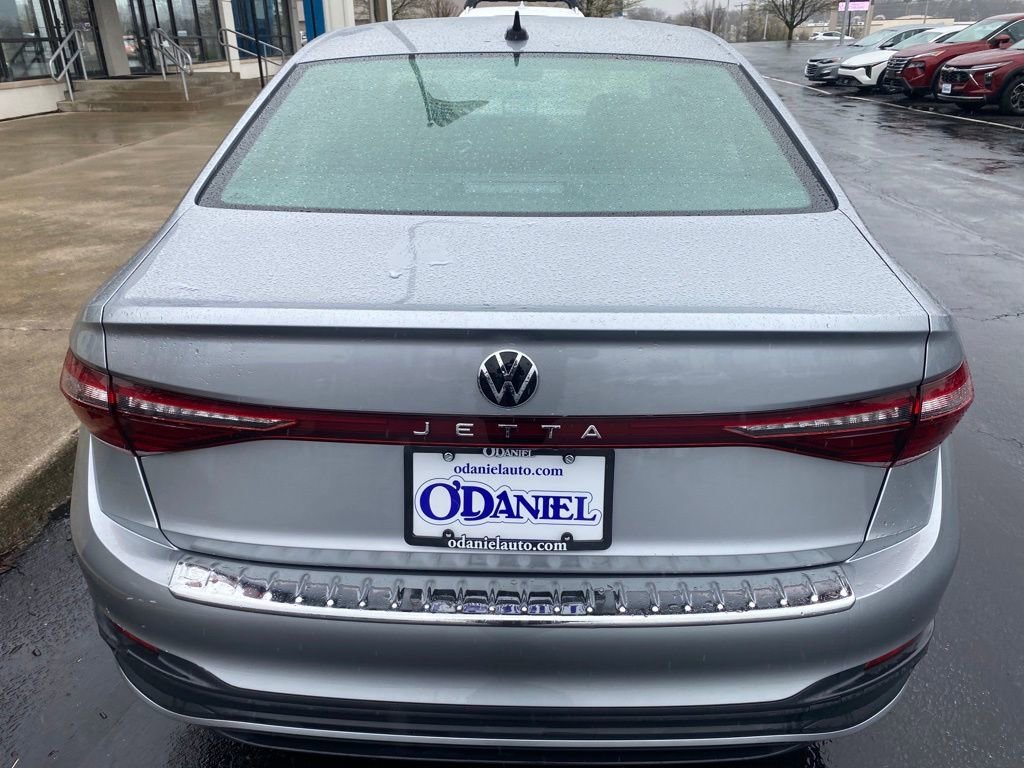 Used 2025 Volkswagen Jetta Sport image 5