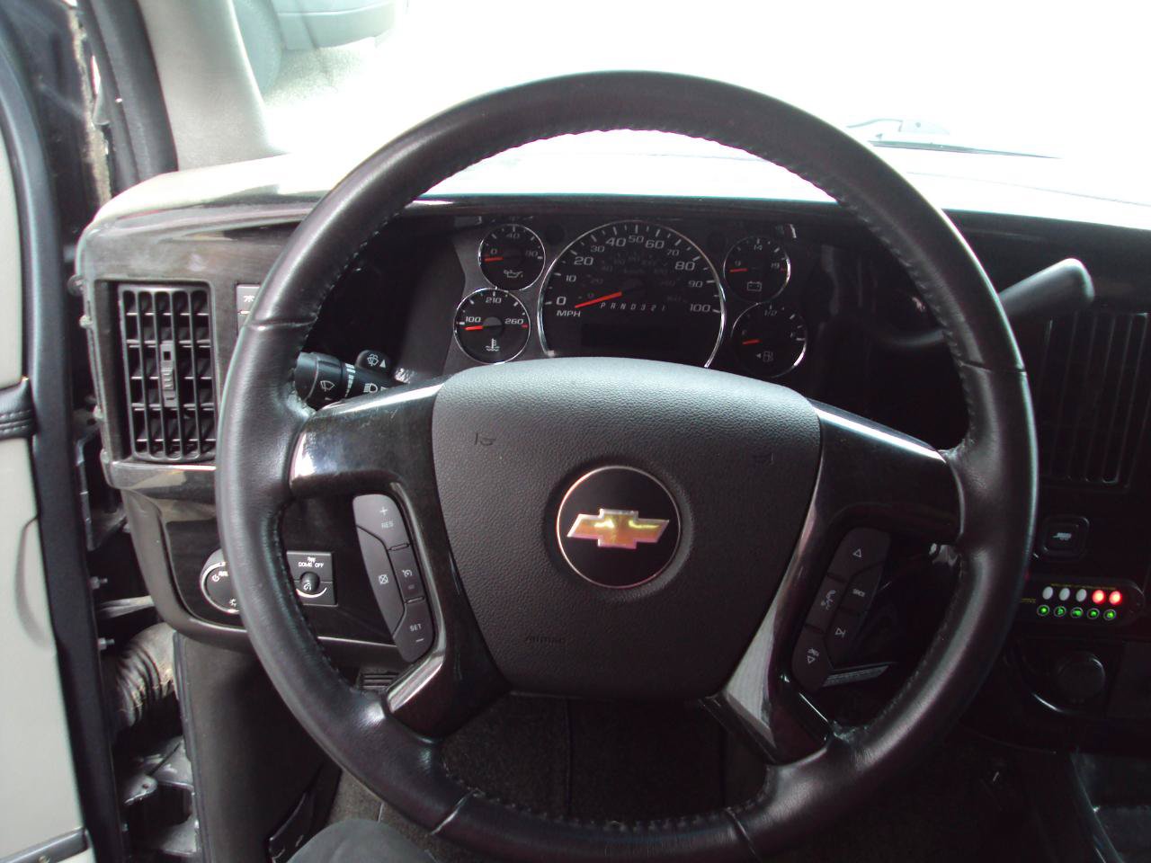 Used 2014 Chevrolet Express 1500 AWD image 29