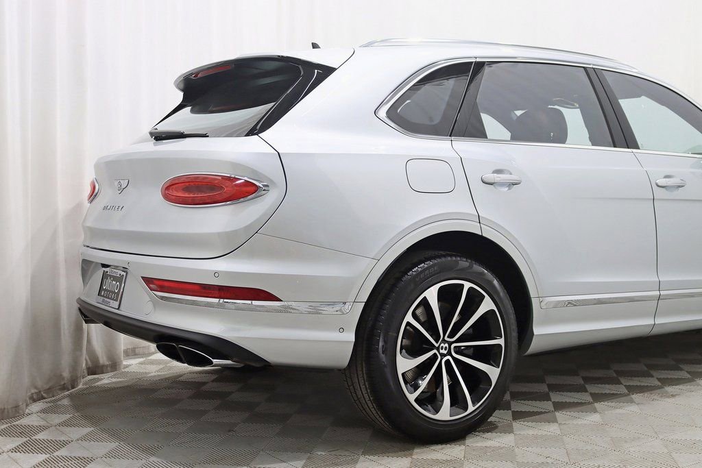 Used 2022 Bentley Bentayga image 11