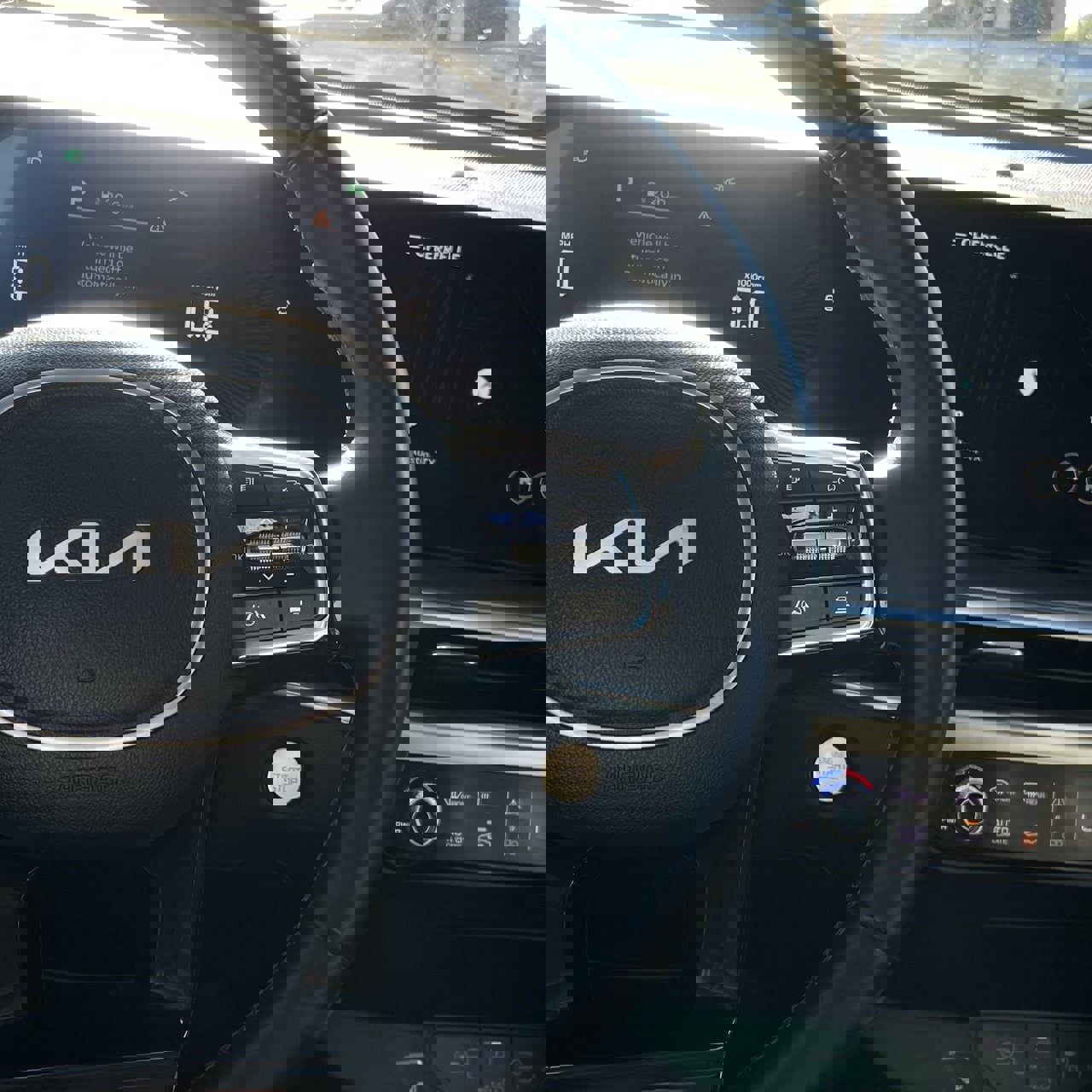 Used 2024 Kia Sorento EX w/ Panoramic Sunroof Package image 14