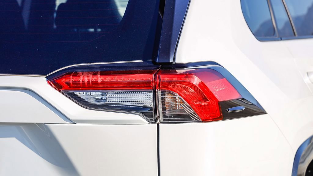 Used 2024 Toyota RAV4 SE image 10