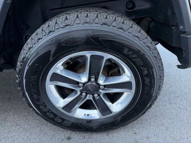 Used 2019 Jeep Wrangler Unlimited Sahara w/ Cold Weather Group image 33