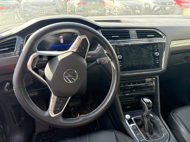 Used 2023 Volkswagen Tiguan SE w/ Panoramic Sunroof Package FWD image 6