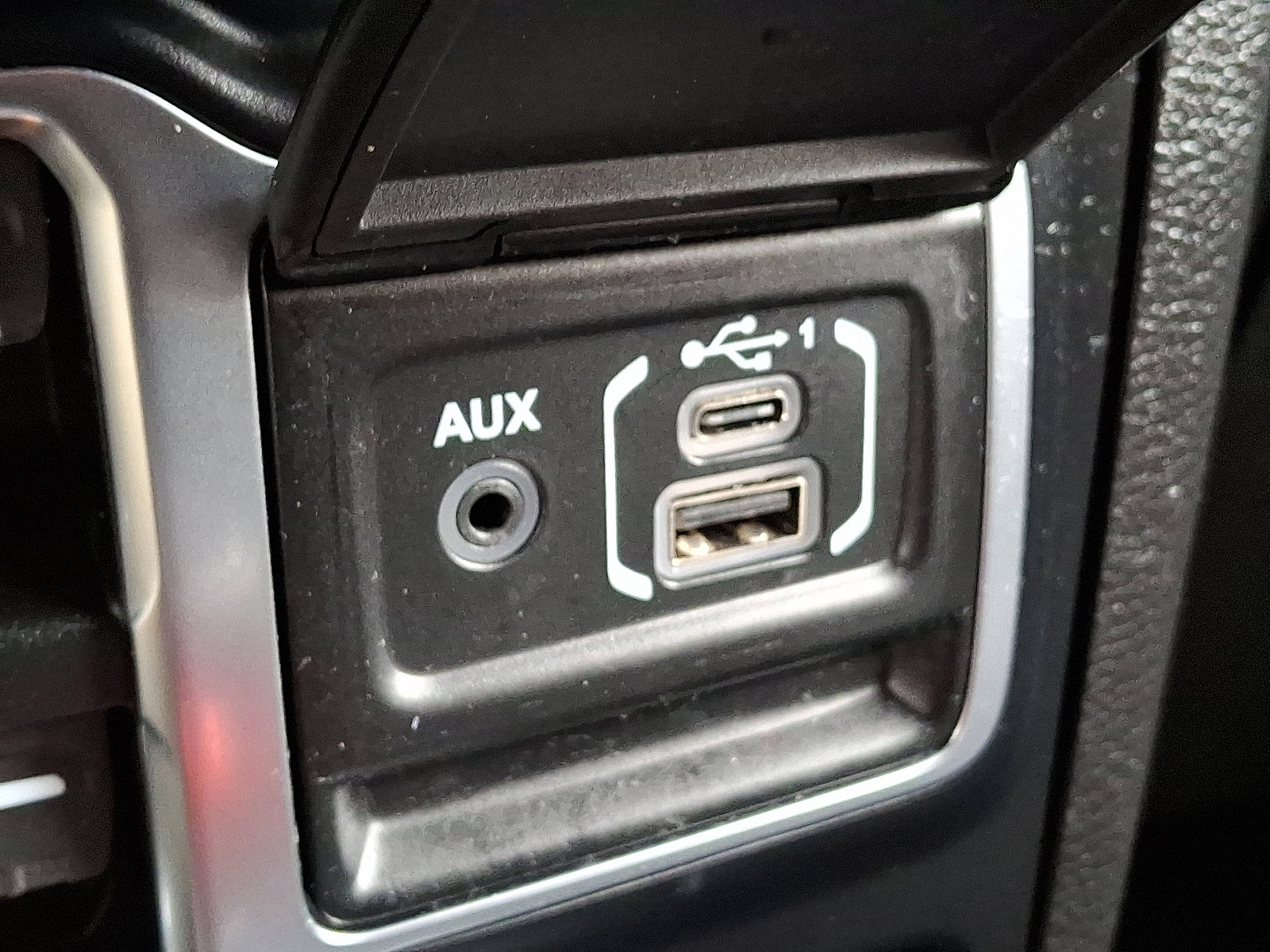 Used 2020 Jeep Wrangler Unlimited Sahara w/ Cold Weather Group image 26