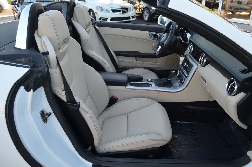 Used 2015 Mercedes-Benz SLK 250 image 16