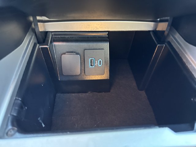 Used 2021 Ford Explorer XLT w/ Equipment Group 202A AWD/4WD image 35