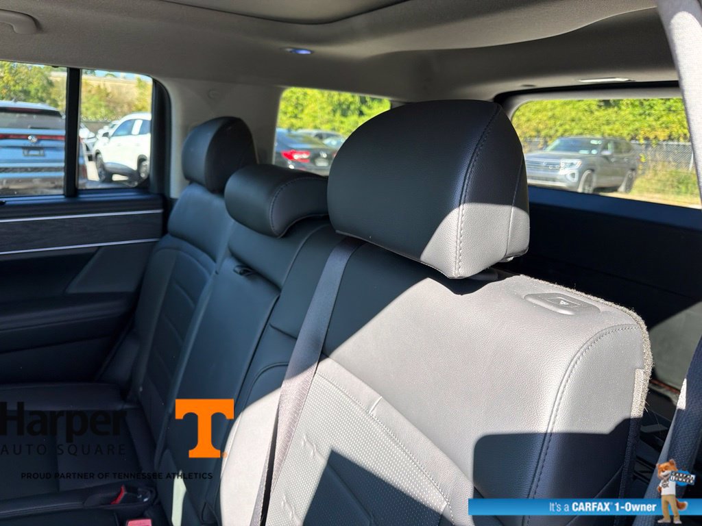 Used 2025 Hyundai Santa Fe Limited AWD/4WD image 9
