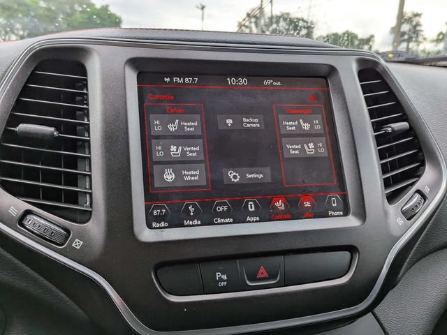 Used 2019 Jeep Cherokee Trailhawk AWD/4WD image 22