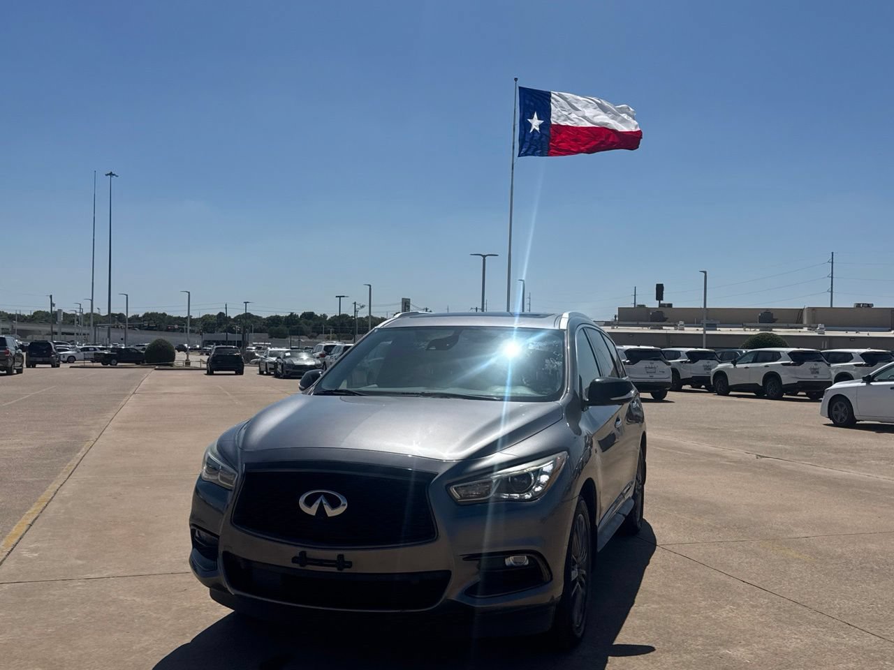 Used 2020 INFINITI QX60 Luxe w/ Edition 30 Essential Package FWD image 7